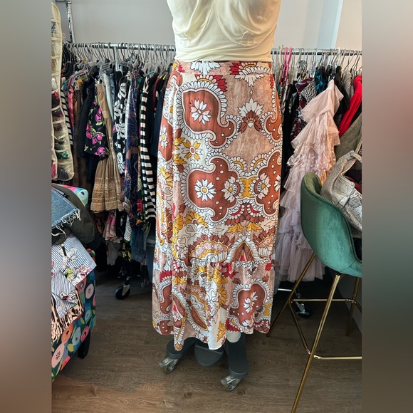 BCBG wrap skirt - Picture 3 of 3